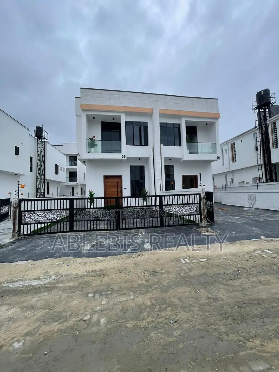 4bdrm Duplex in Ikota for sale