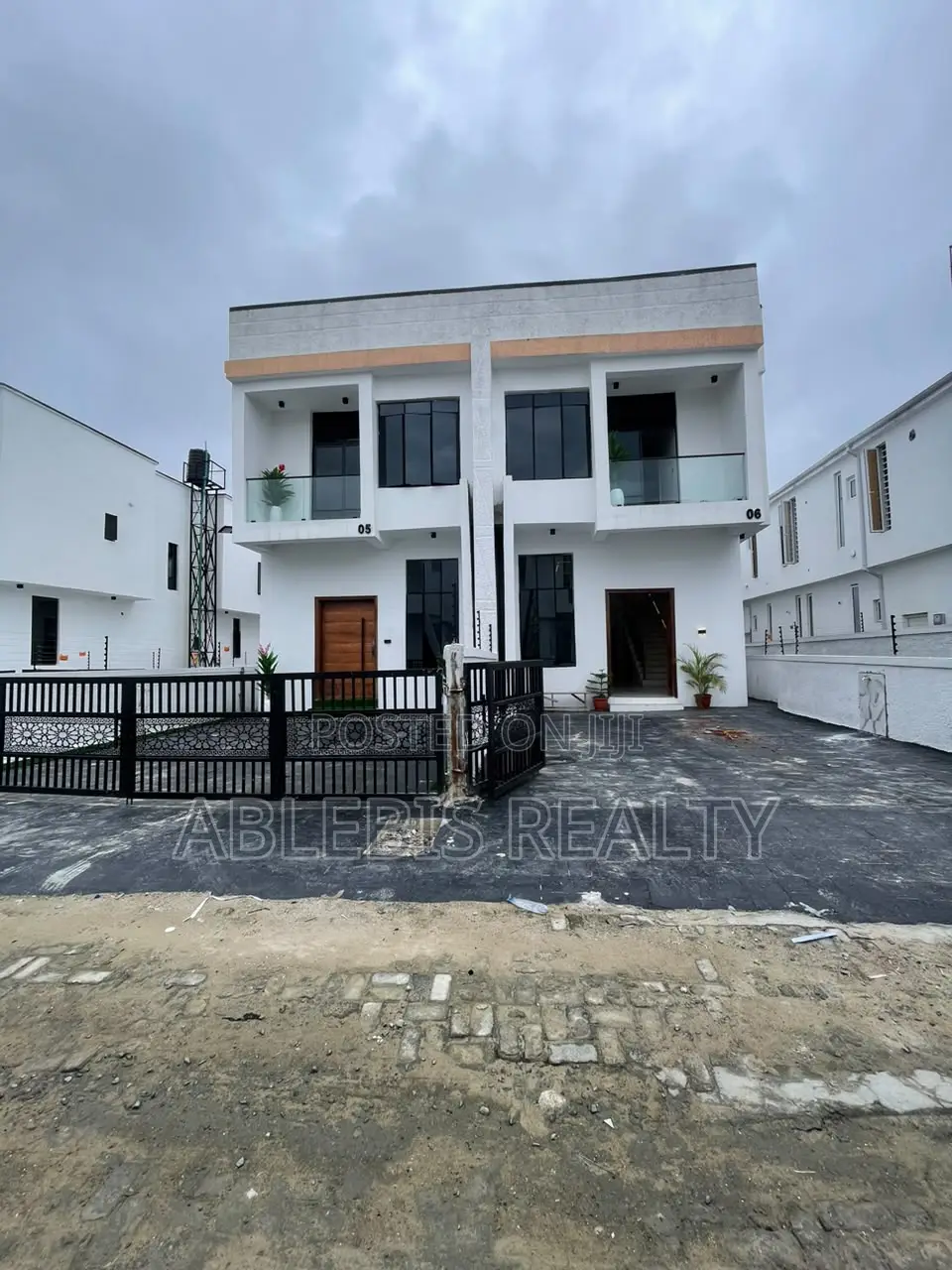 4bdrm Duplex in Ikota for sale