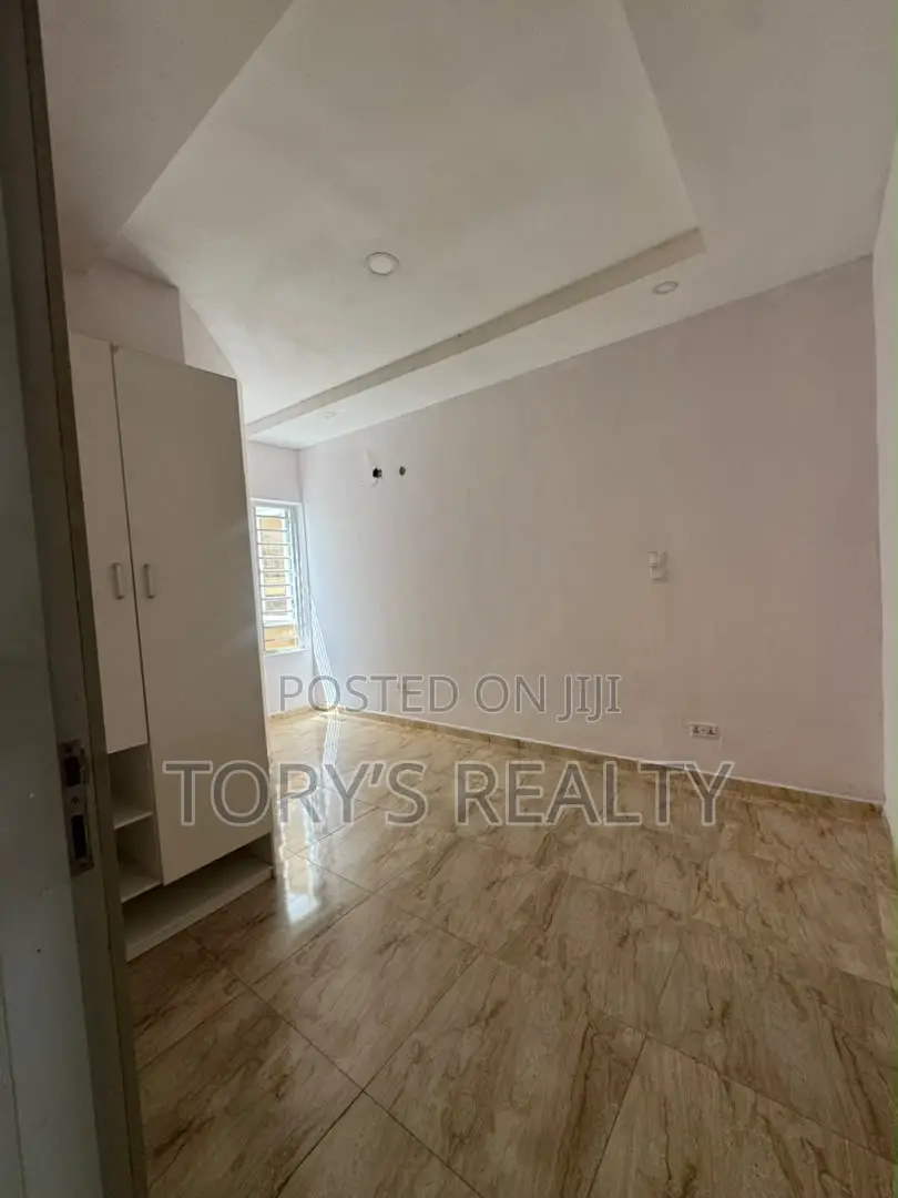 1bdrm Shared Apartment in Lekki Phase 2 for rent
