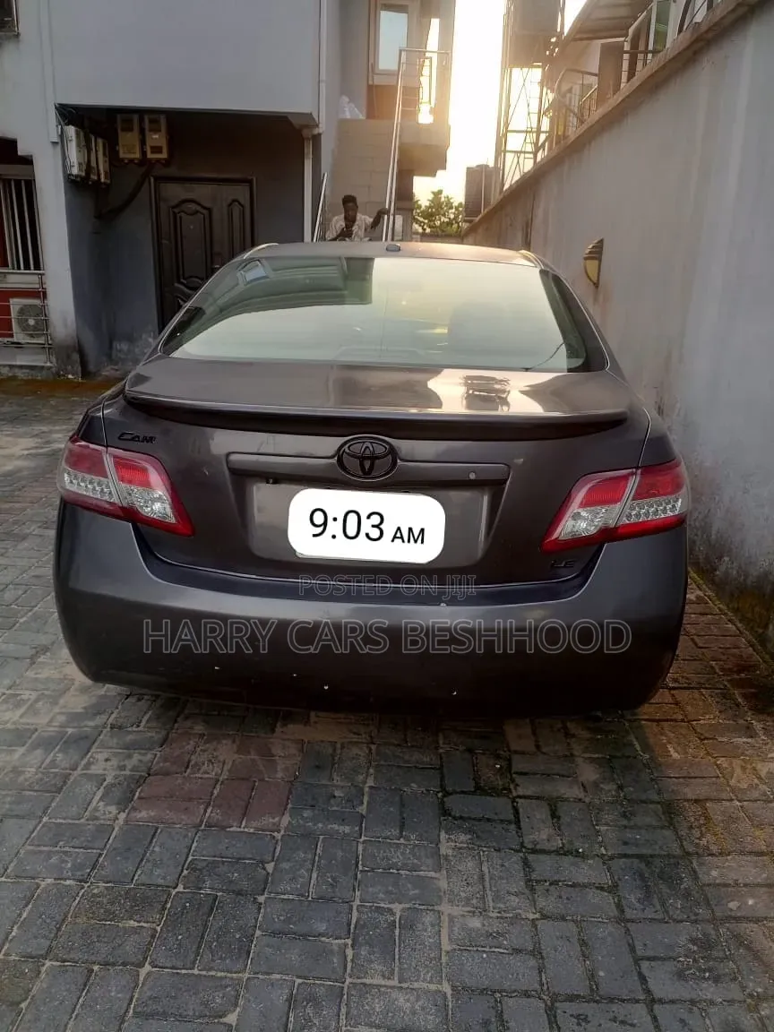 Toyota Camry LE 4dr Sedan (2.5L 4cyl 6AM) 2010 Gray
