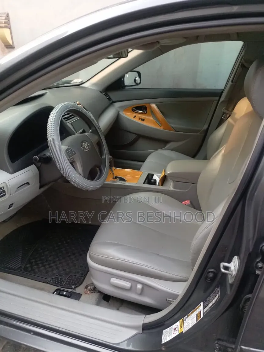 Toyota Camry LE 4dr Sedan (2.5L 4cyl 6AM) 2010 Gray