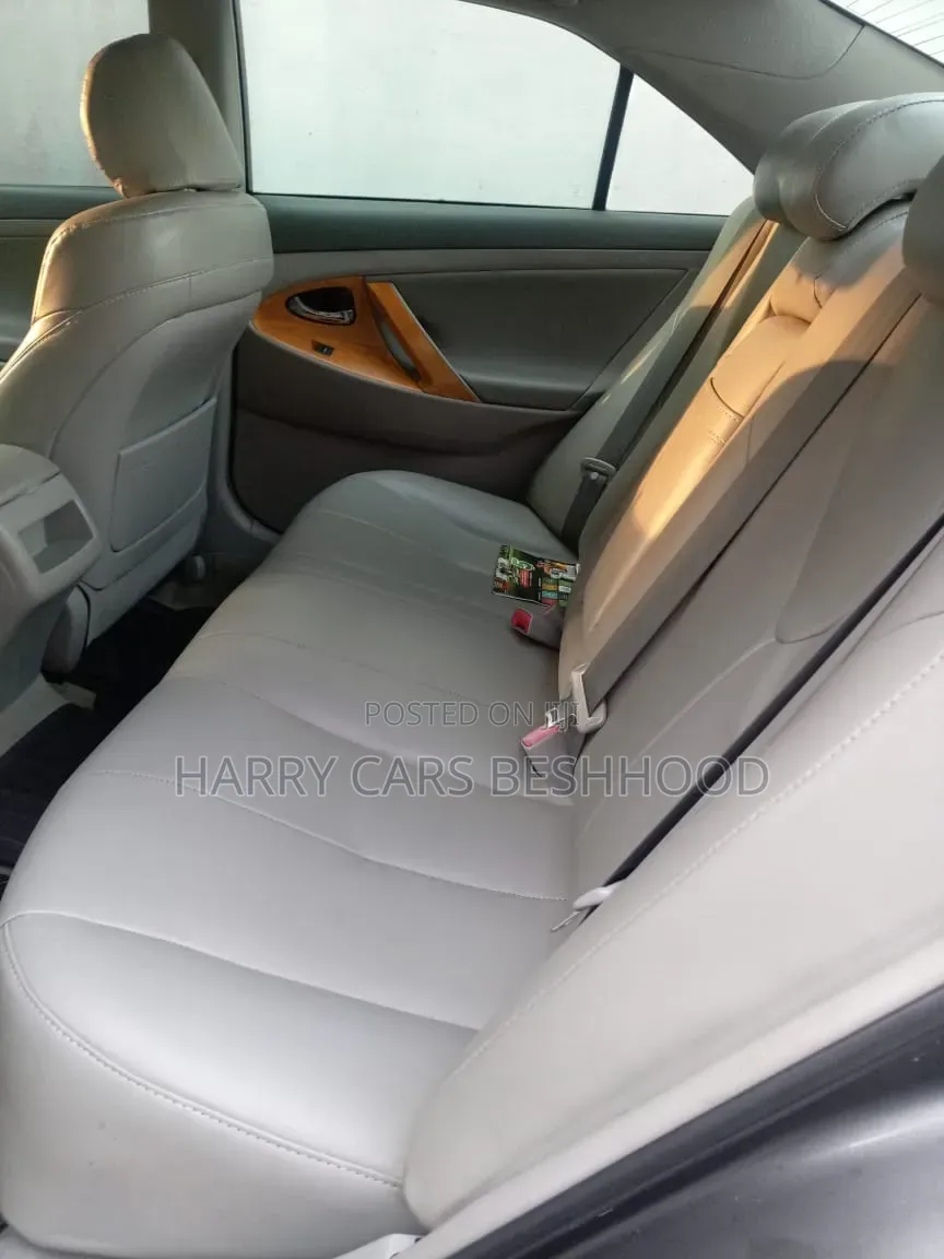 Toyota Camry LE 4dr Sedan (2.5L 4cyl 6AM) 2010 Gray