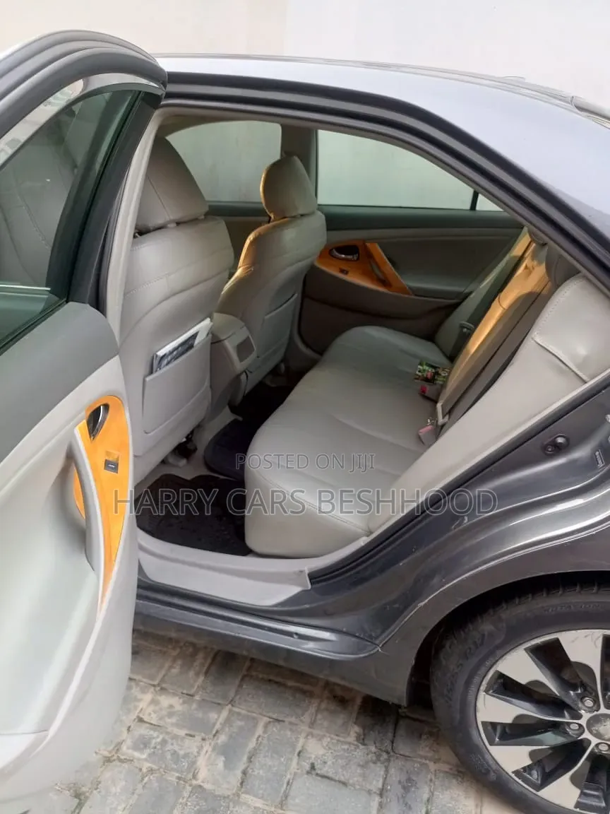 Toyota Camry LE 4dr Sedan (2.5L 4cyl 6AM) 2010 Gray