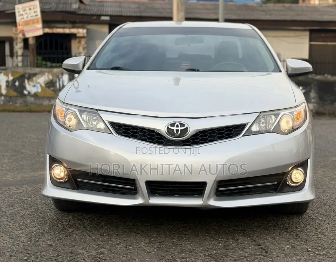 Toyota Camry SE 4dr Sedan (2.5L 4cyl 6A) 2013 Silver