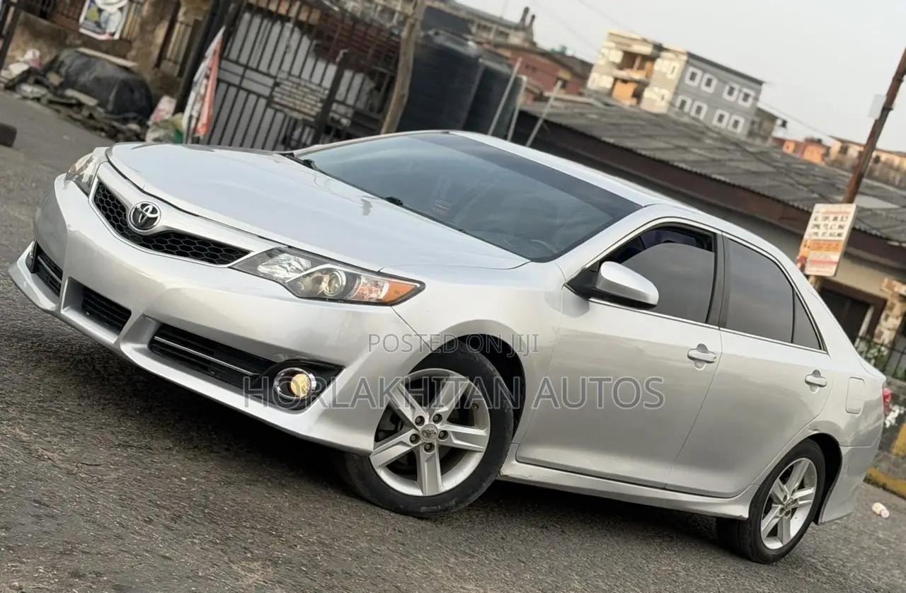 Toyota Camry SE 4dr Sedan (2.5L 4cyl 6A) 2013 Silver