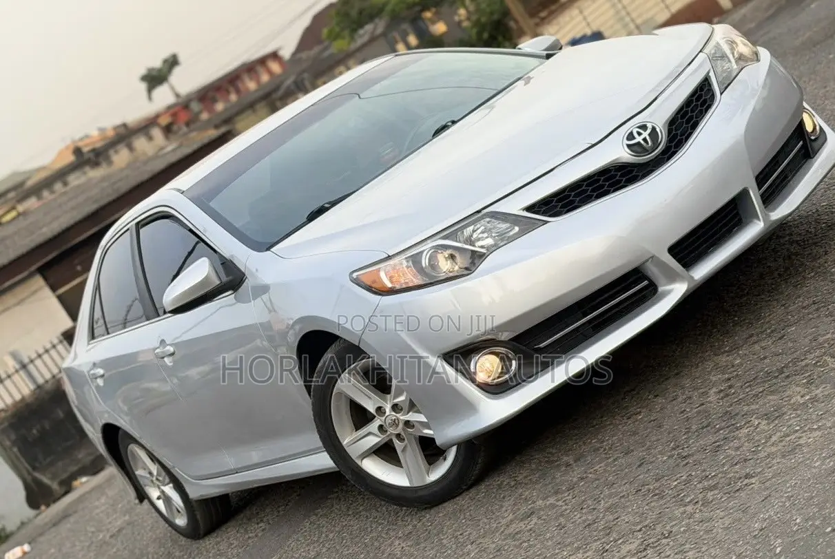 Toyota Camry SE 4dr Sedan (2.5L 4cyl 6A) 2013 Silver