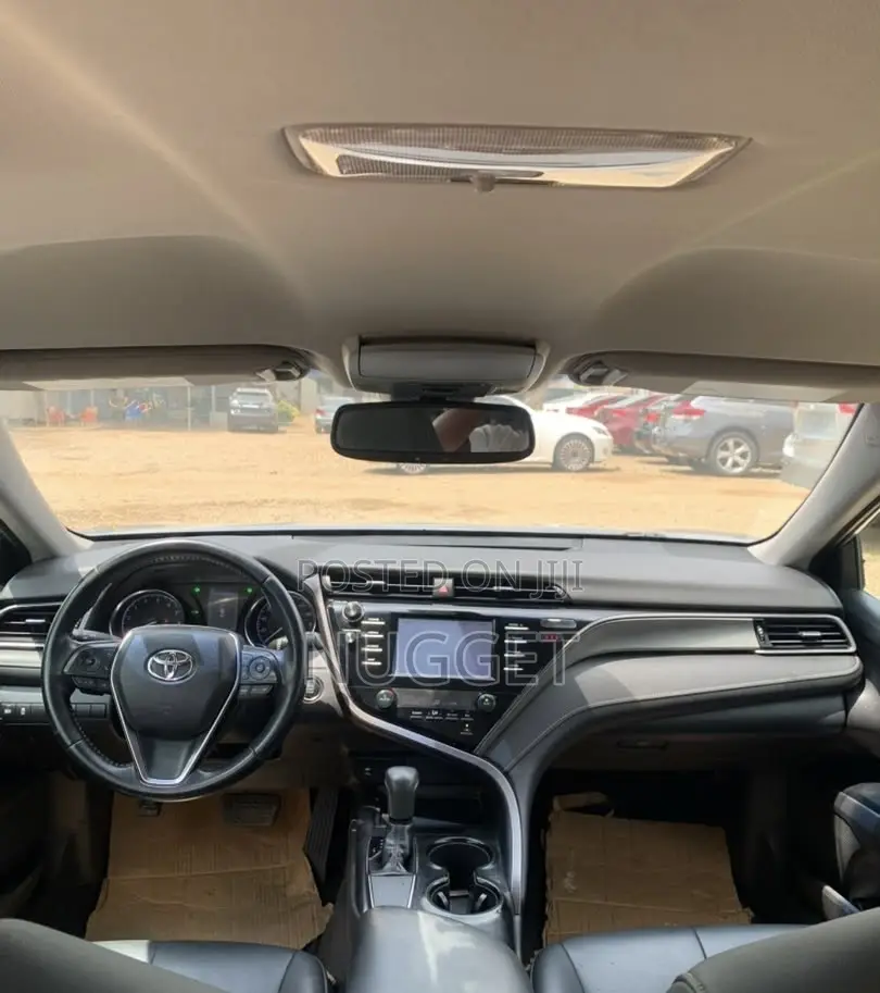 Toyota Camry SE (2.5L 4cyl 8A) 2019 Silver