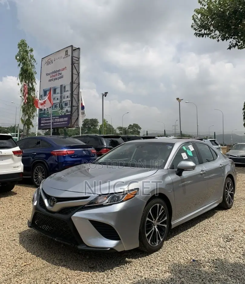 Toyota Camry SE (2.5L 4cyl 8A) 2019 Silver
