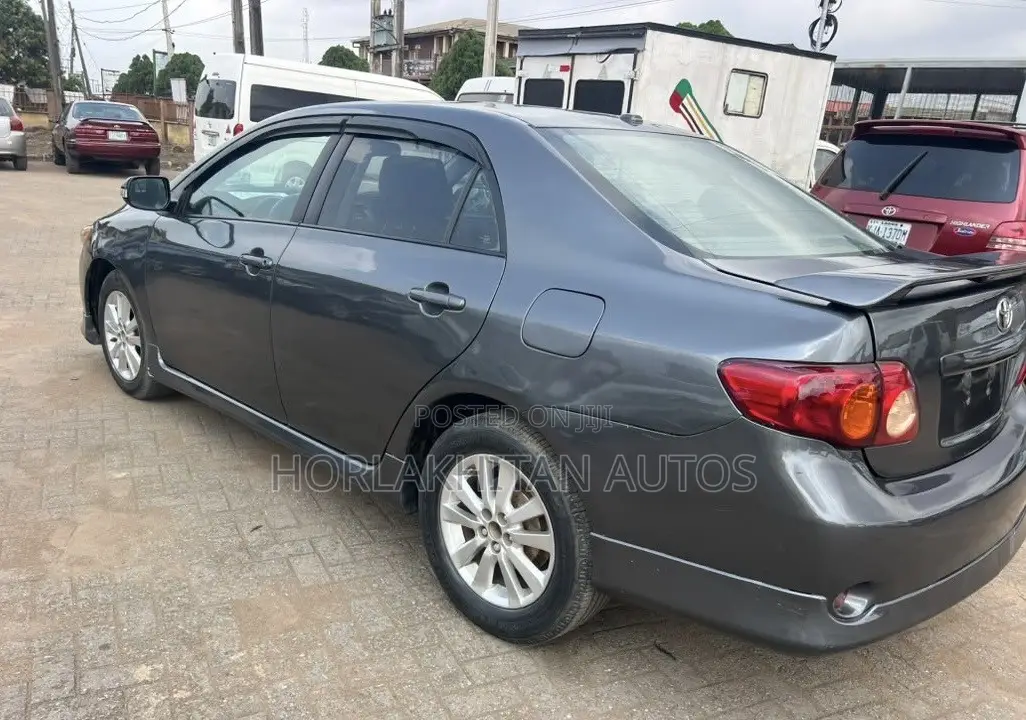 Toyota Corolla S 4dr Sedan (1.8L 4cyl 4A) 2010 Gray