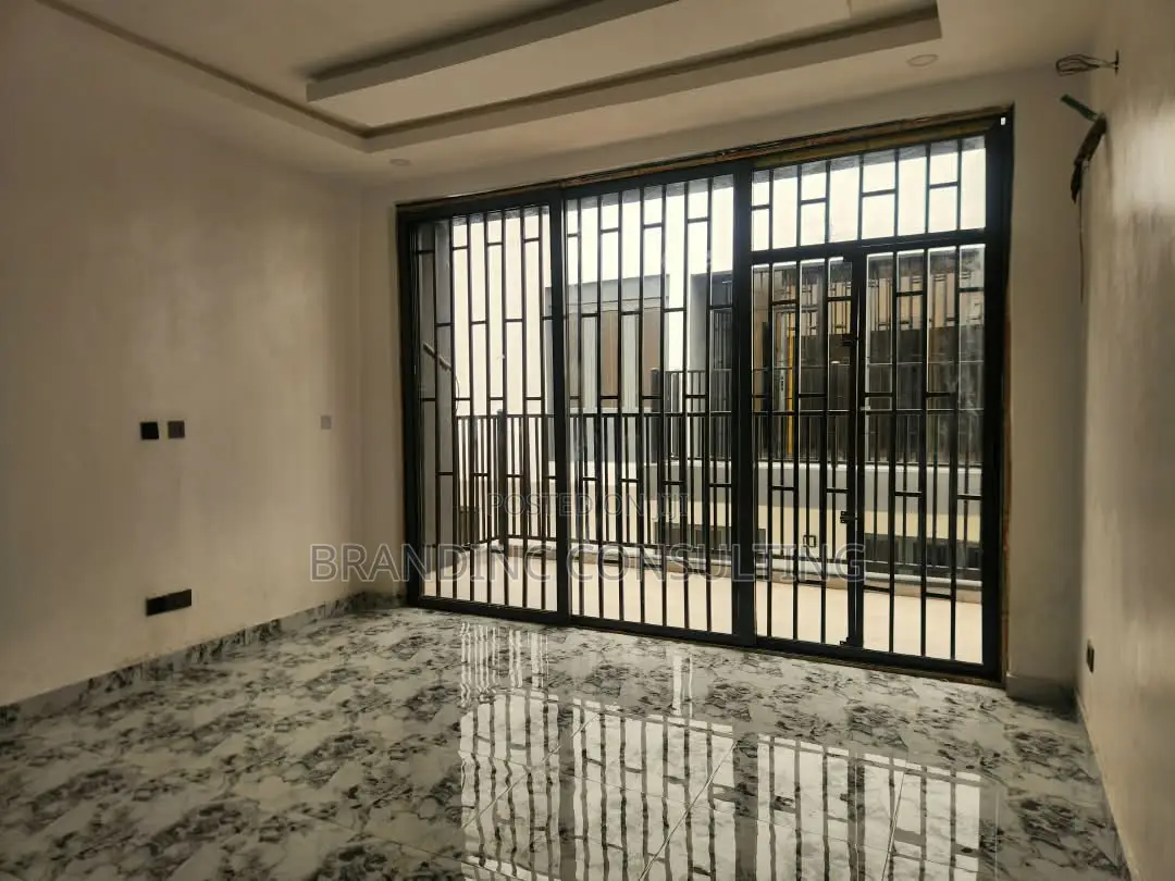 4bdrm Duplex in Greenland Estate, Jericho for sale