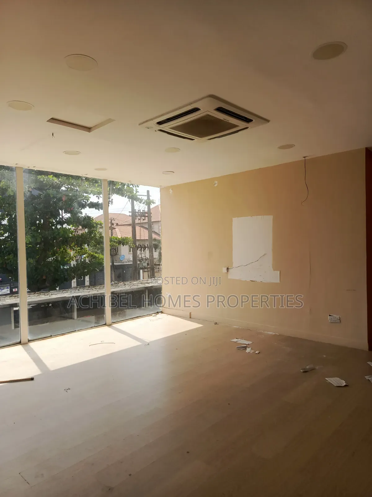 A 35 Square Meter Shop Space on the Admiralty Way