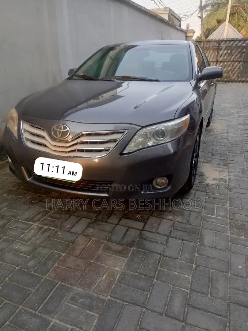 Toyota Camry LE 4dr Sedan (2.5L 4cyl 6AM) 2010 Gray