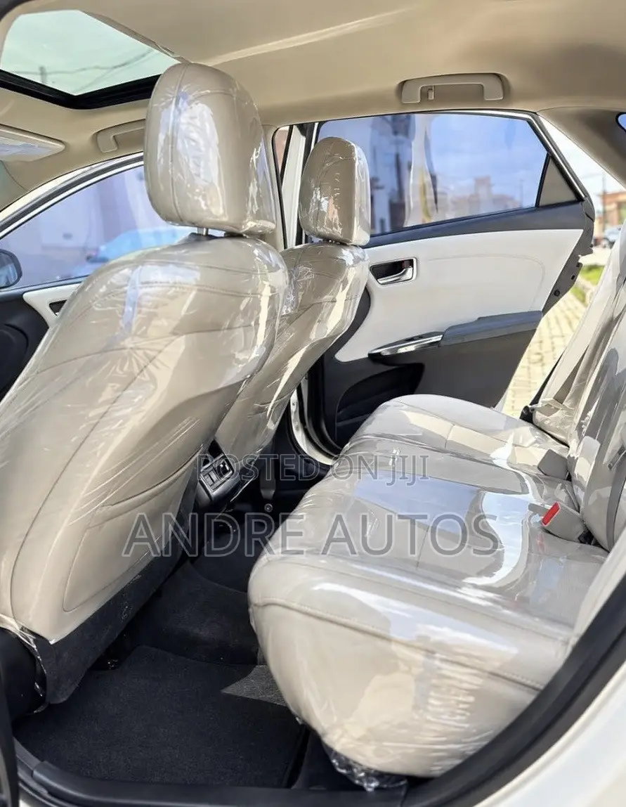 Toyota Avalon Limited 4dr Sedan (3.5L 6cyl 6A) 2014 Silver