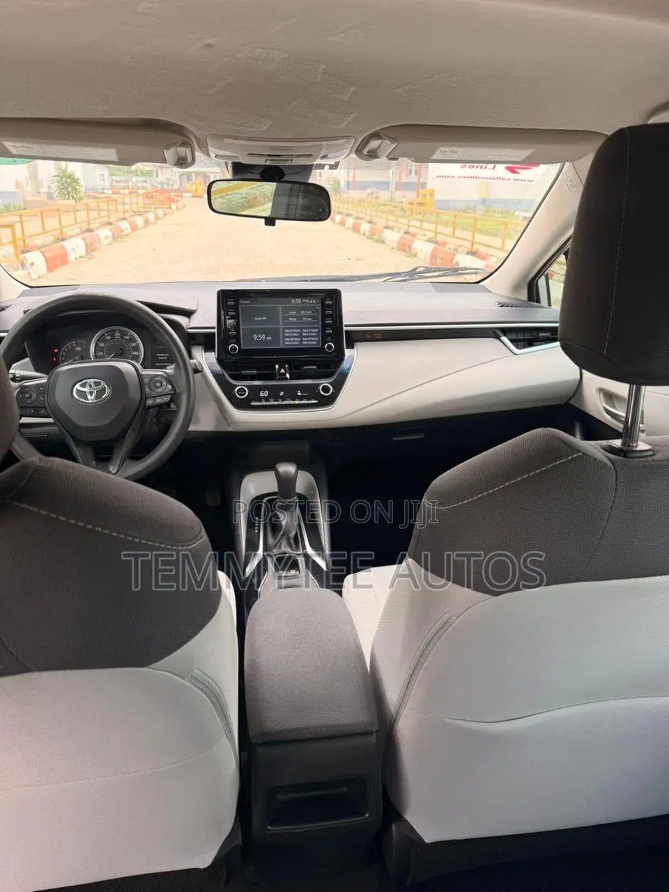 Toyota Corolla LE 2020 Silver