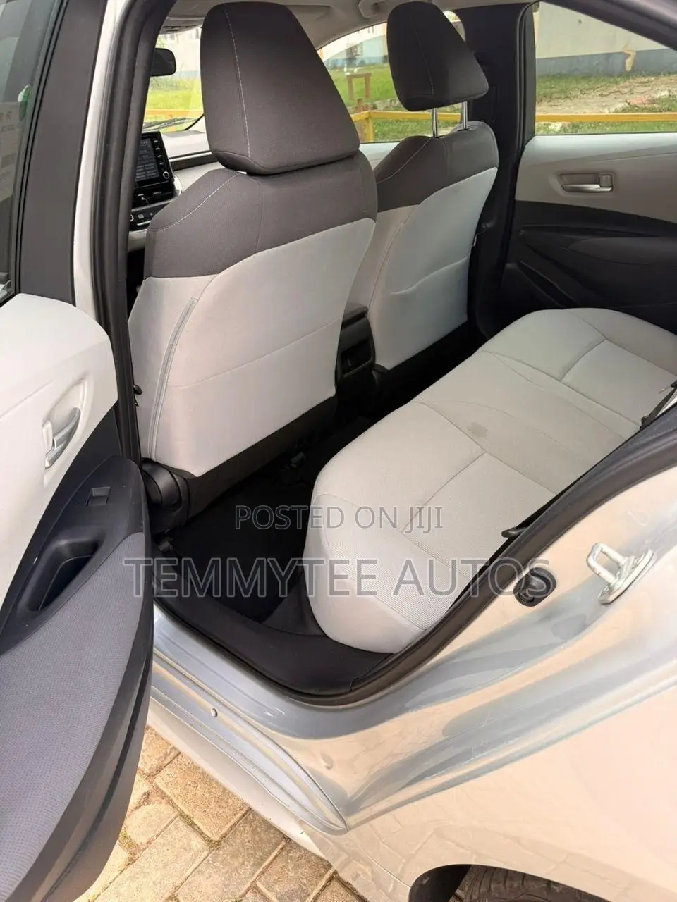 Toyota Corolla LE 2020 Silver