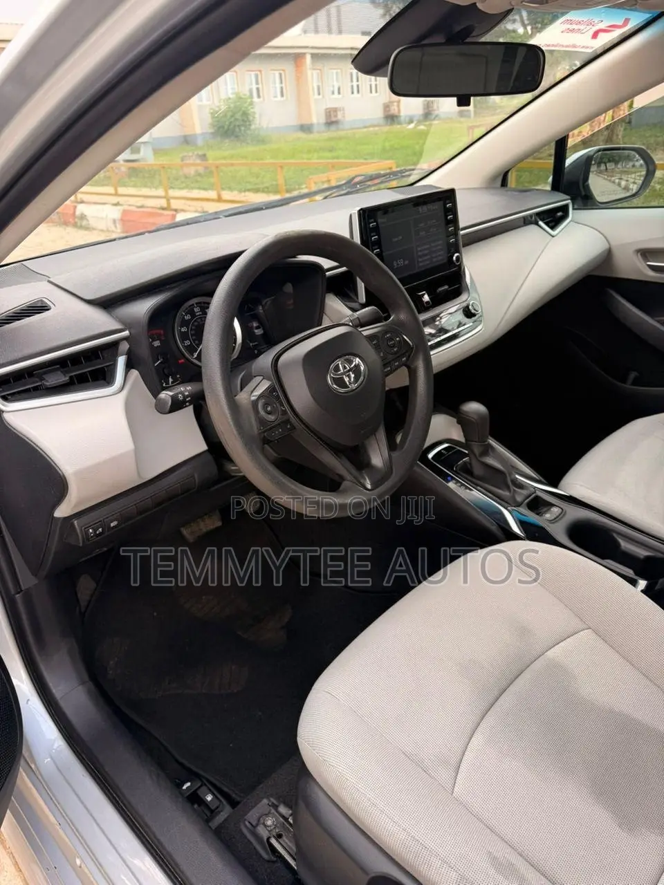 Toyota Corolla LE 2020 Silver