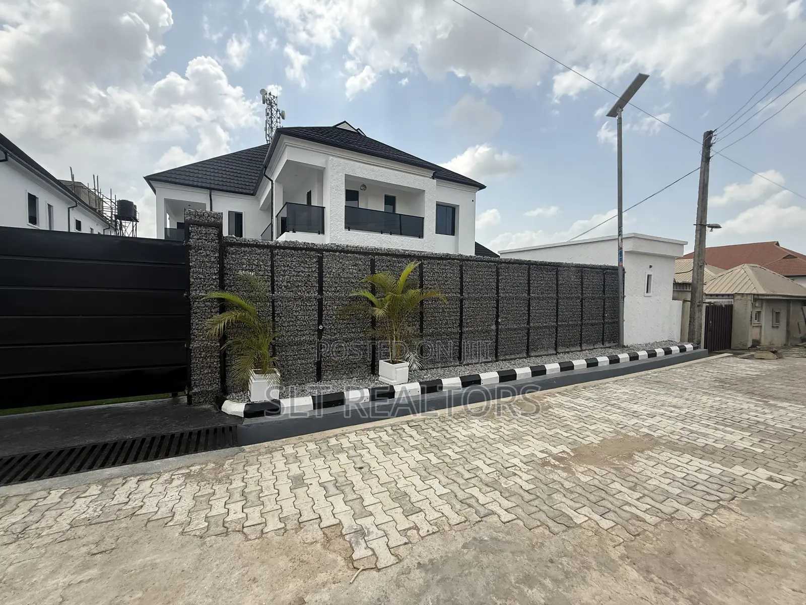 5bdrm Duplex in Oluyole Estate for sale