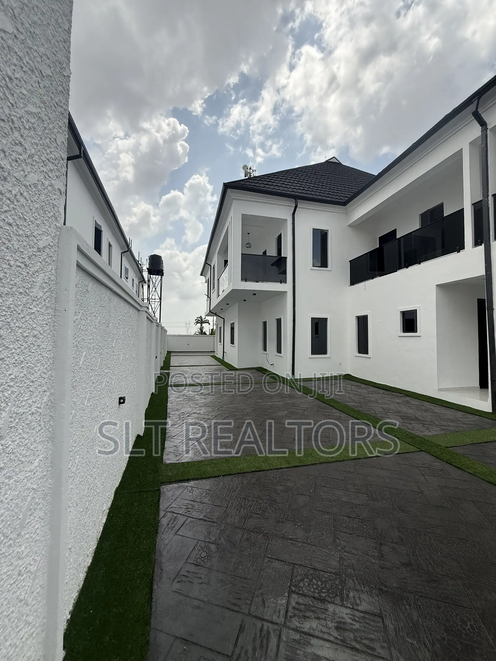 5bdrm Duplex in Oluyole Estate for sale