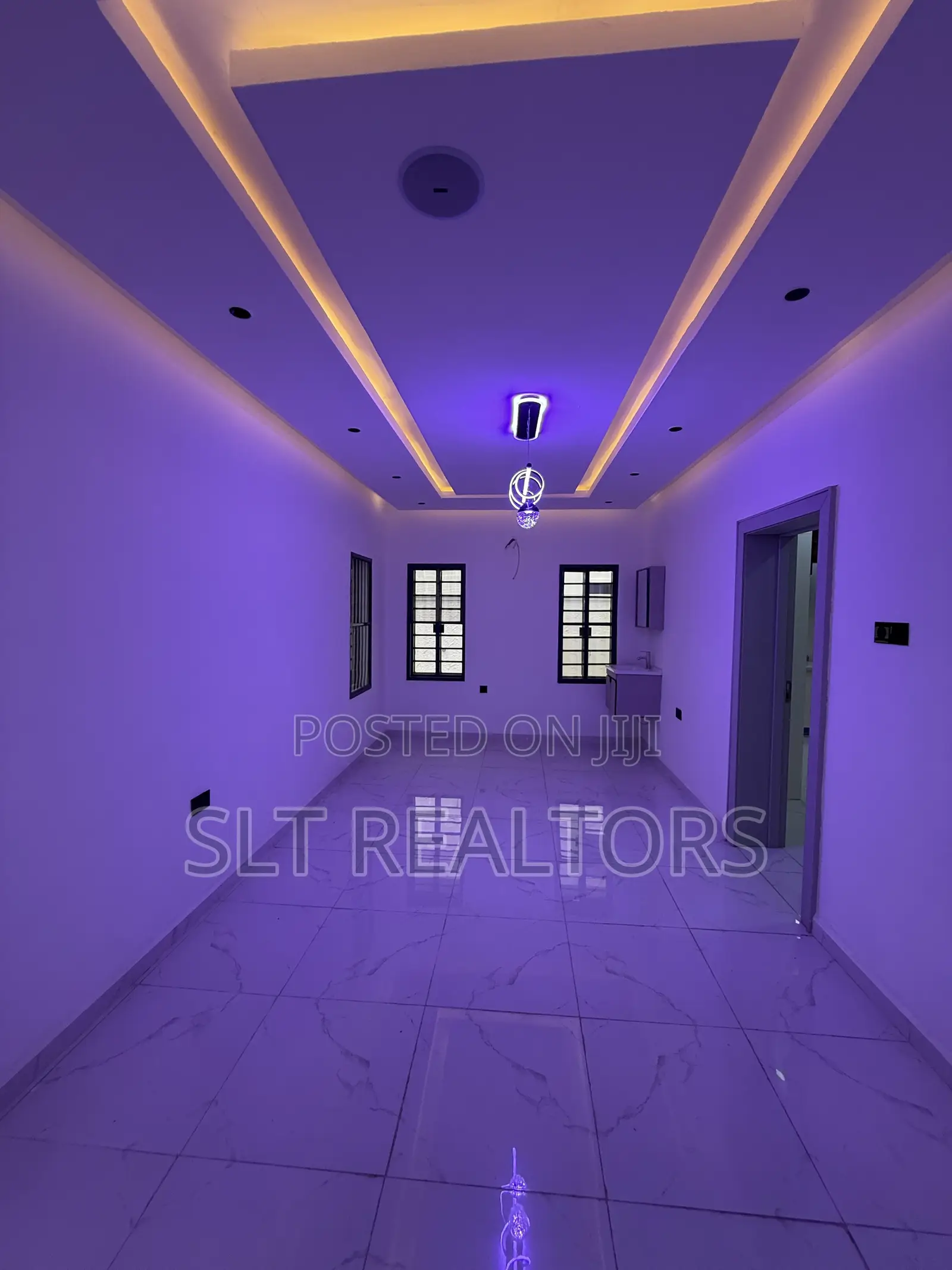 5bdrm Duplex in Oluyole Estate for sale