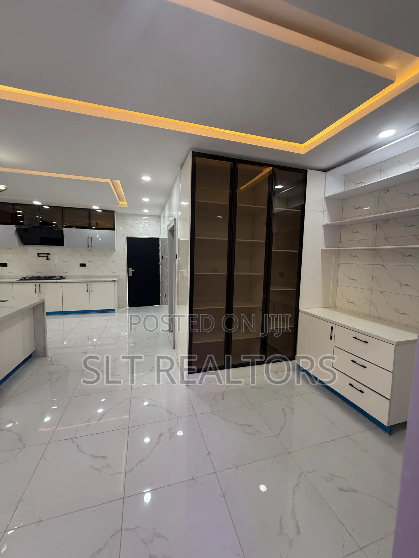 5bdrm Duplex in Oluyole Estate for sale
