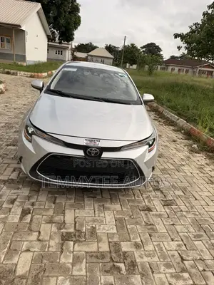 Toyota Corolla LE 2020 Silver
