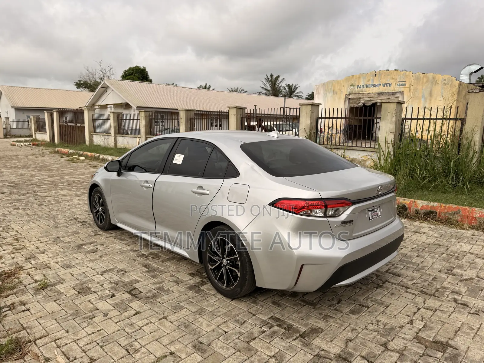 Toyota Corolla LE 2020 Silver
