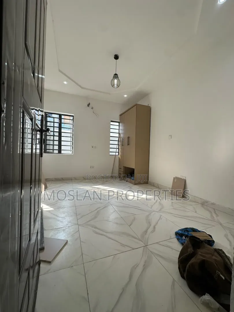 1bdrm Apartment in Lekki Phase 2 for rent