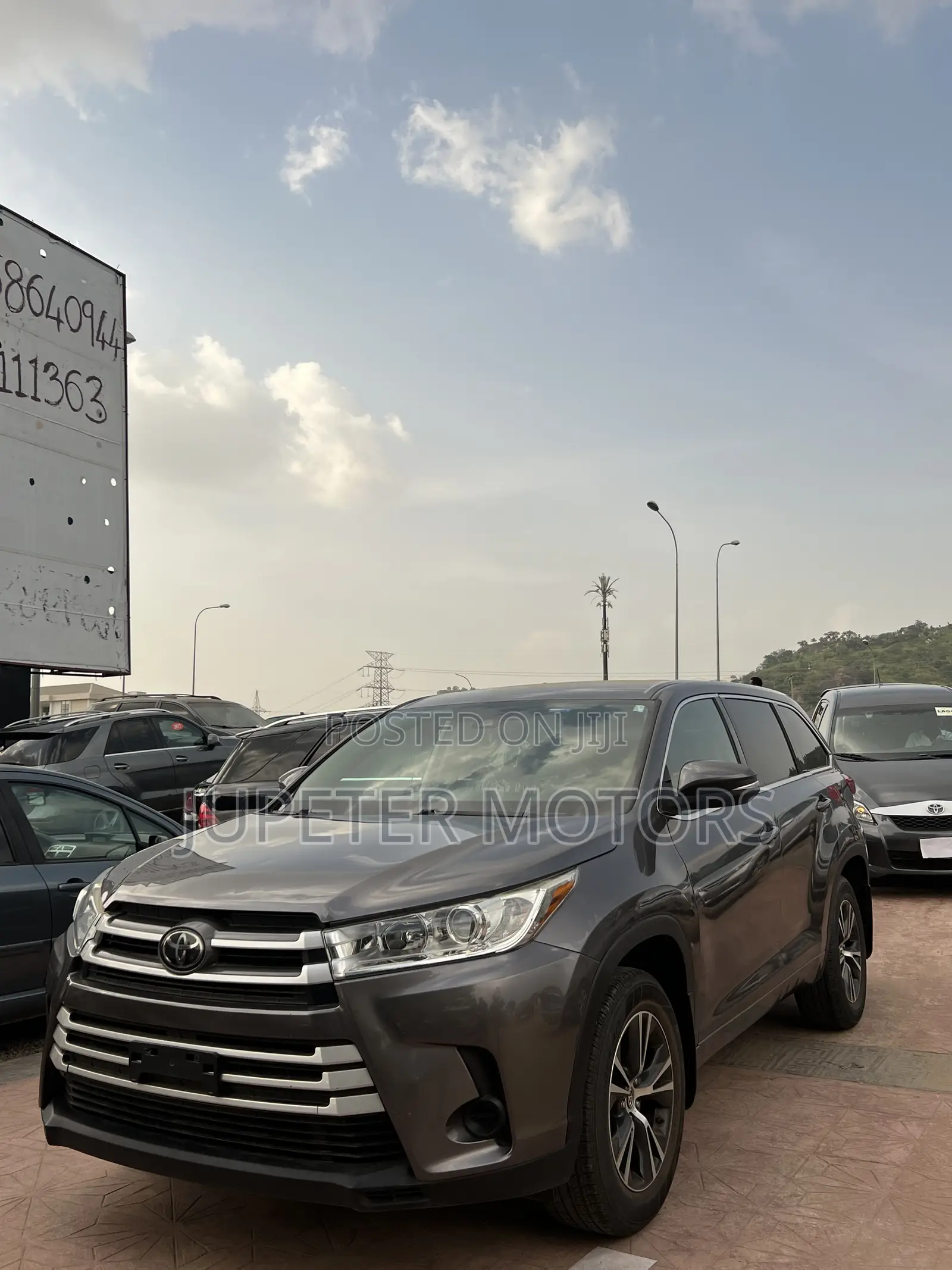 Toyota Highlander LE 2019 Gray