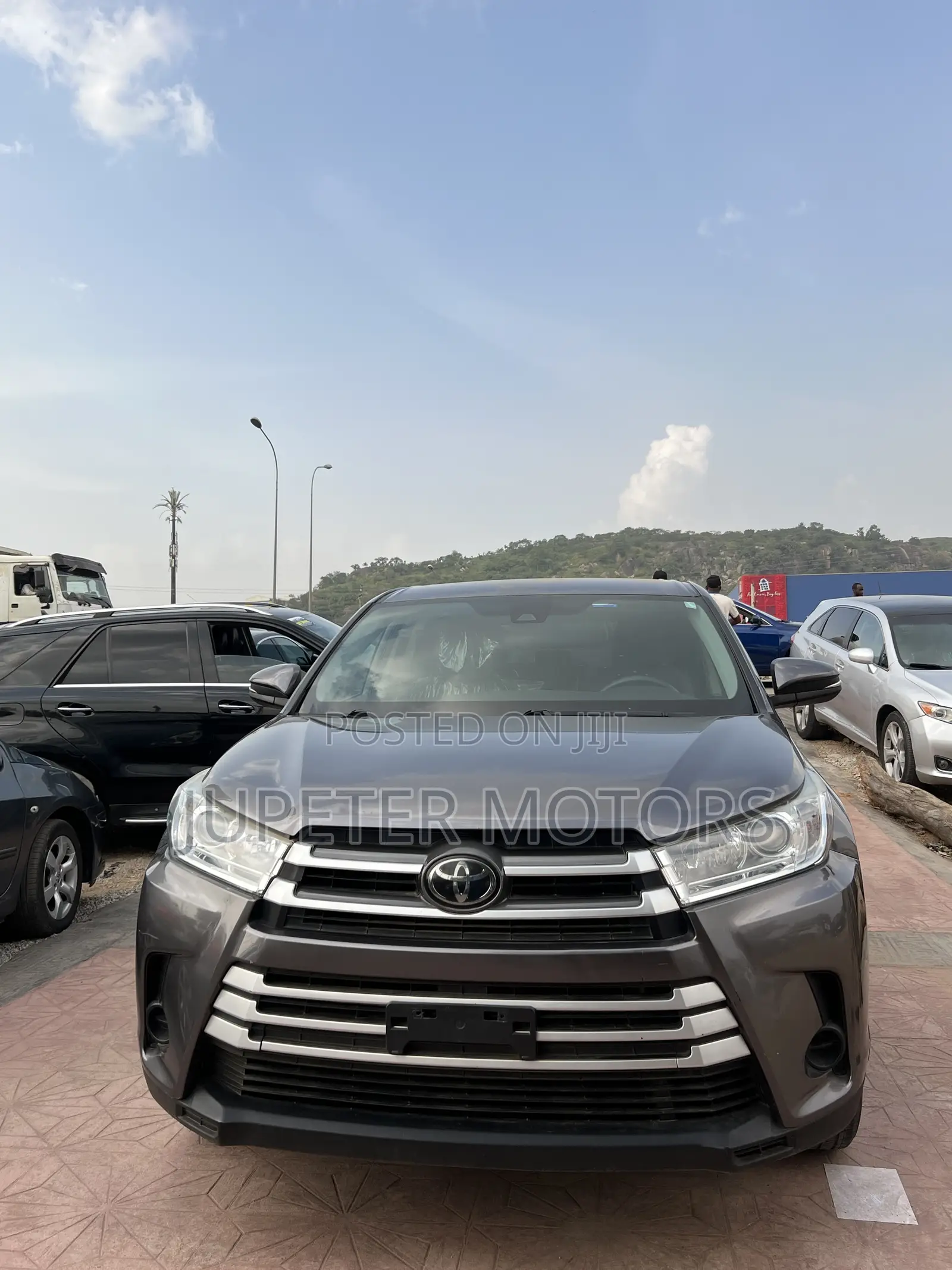 Toyota Highlander LE 2019 Gray