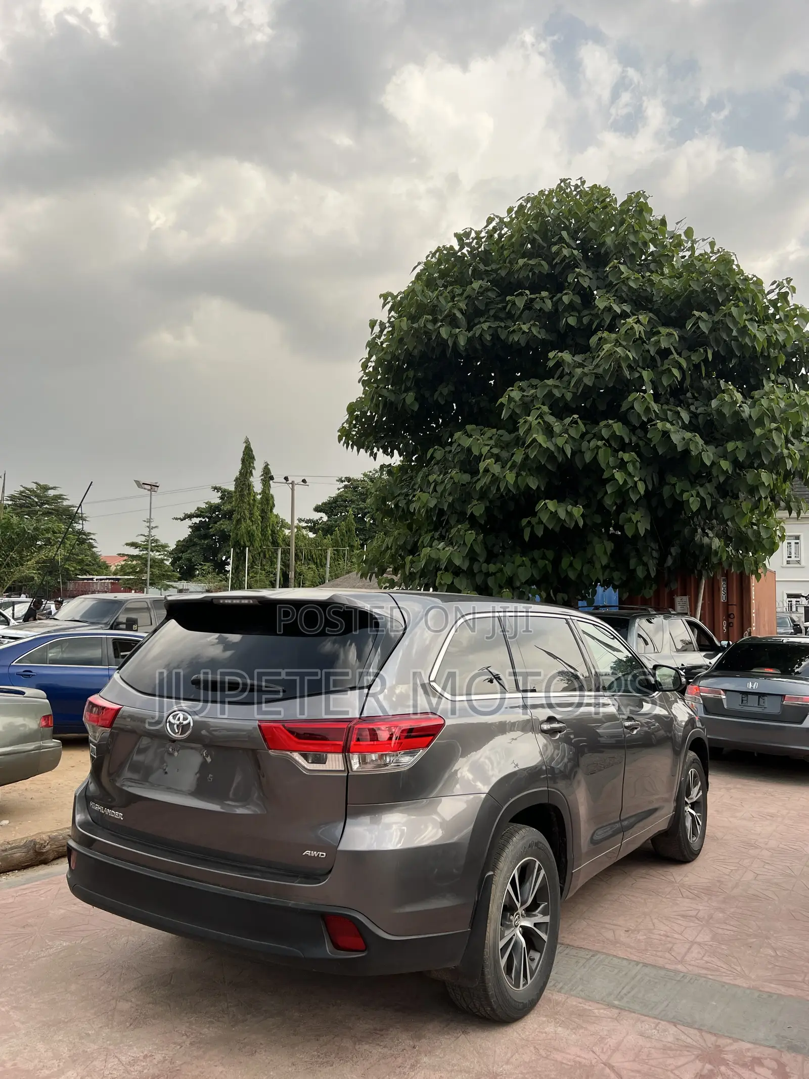 Toyota Highlander LE 2019 Gray