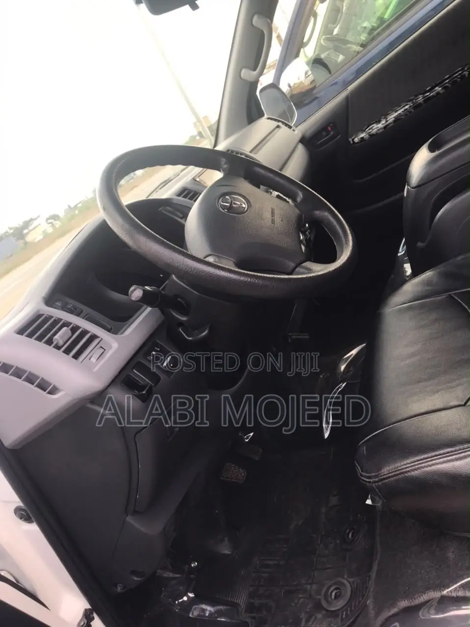 Toyota HiAce 2010 White