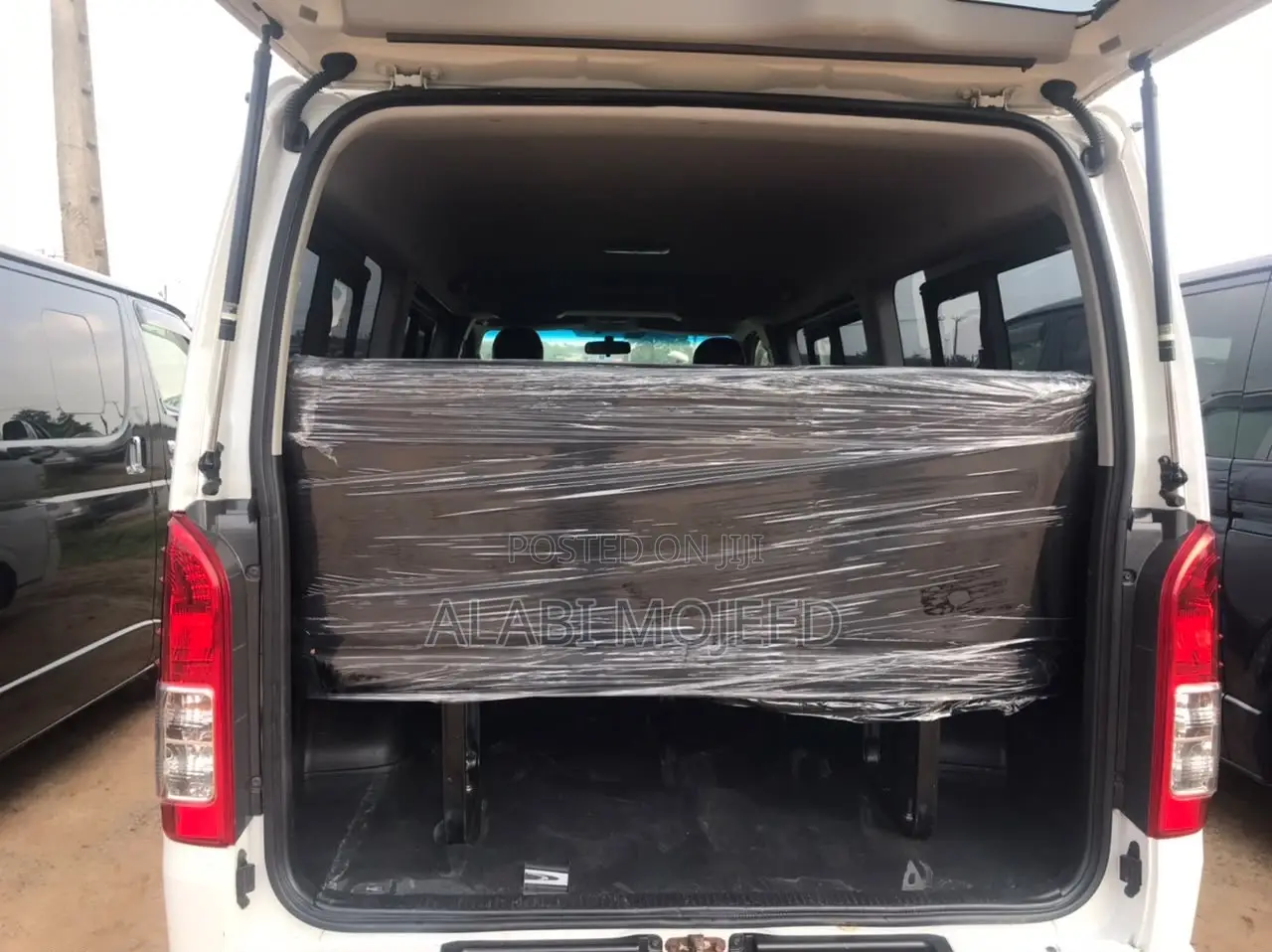 Toyota HiAce 2010 White