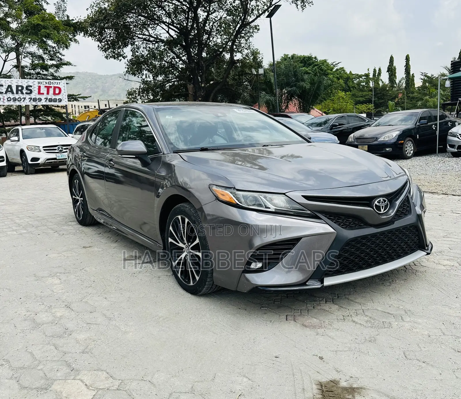 Toyota Camry SE (2.5L 4cyl 8A) 2019 Gray
