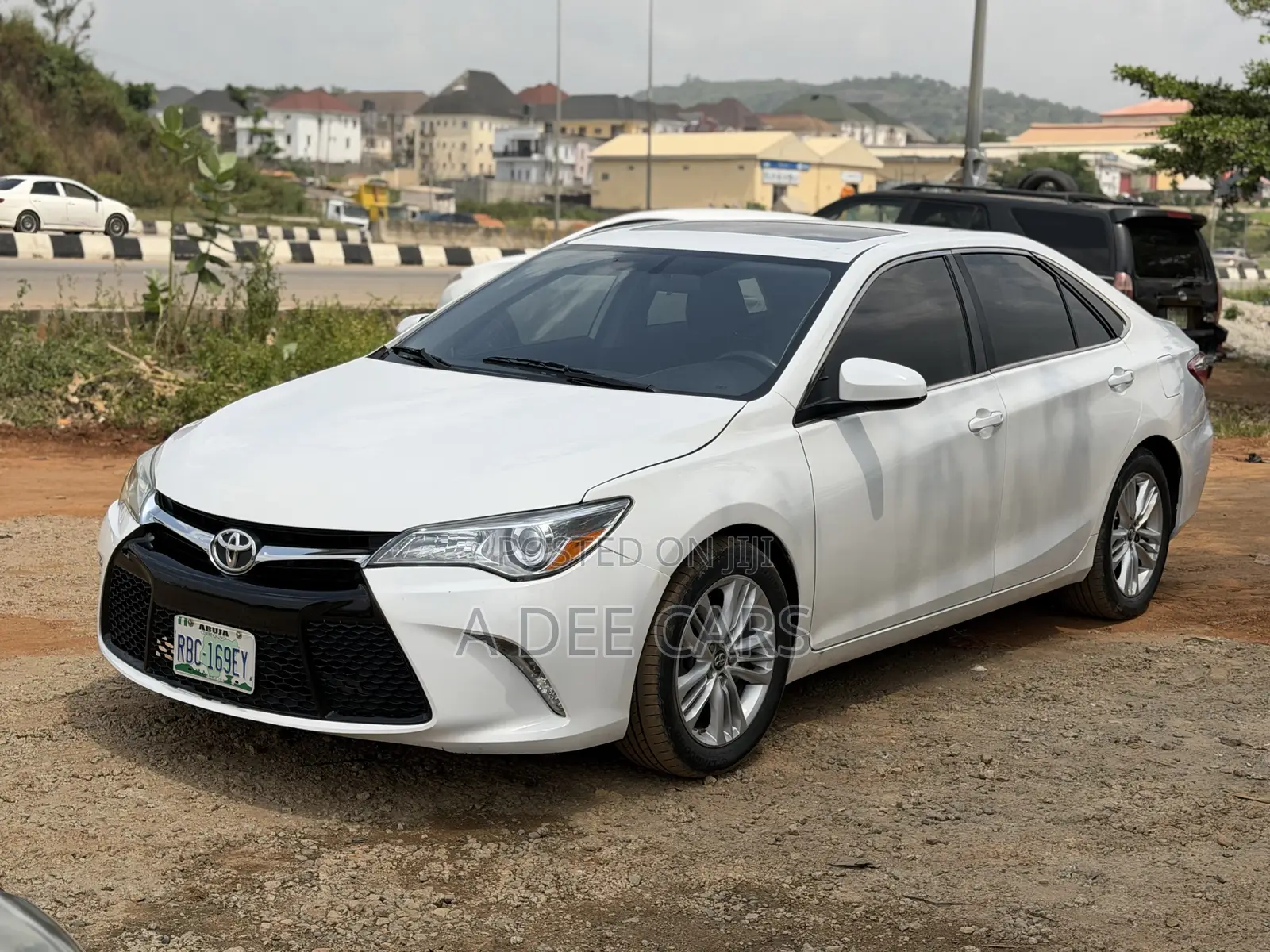 Toyota Camry SE 4dr Sedan (2.5L 4cyl 6A) 2017 White
