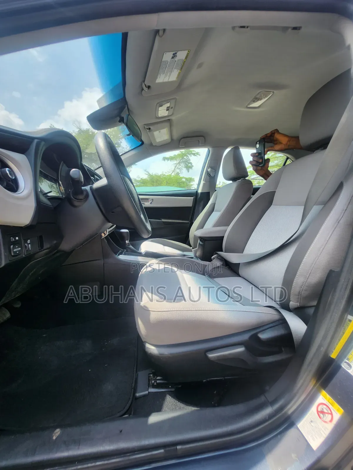 Toyota Corolla LE (1.8L 4cyl 2A) 2019 Blue