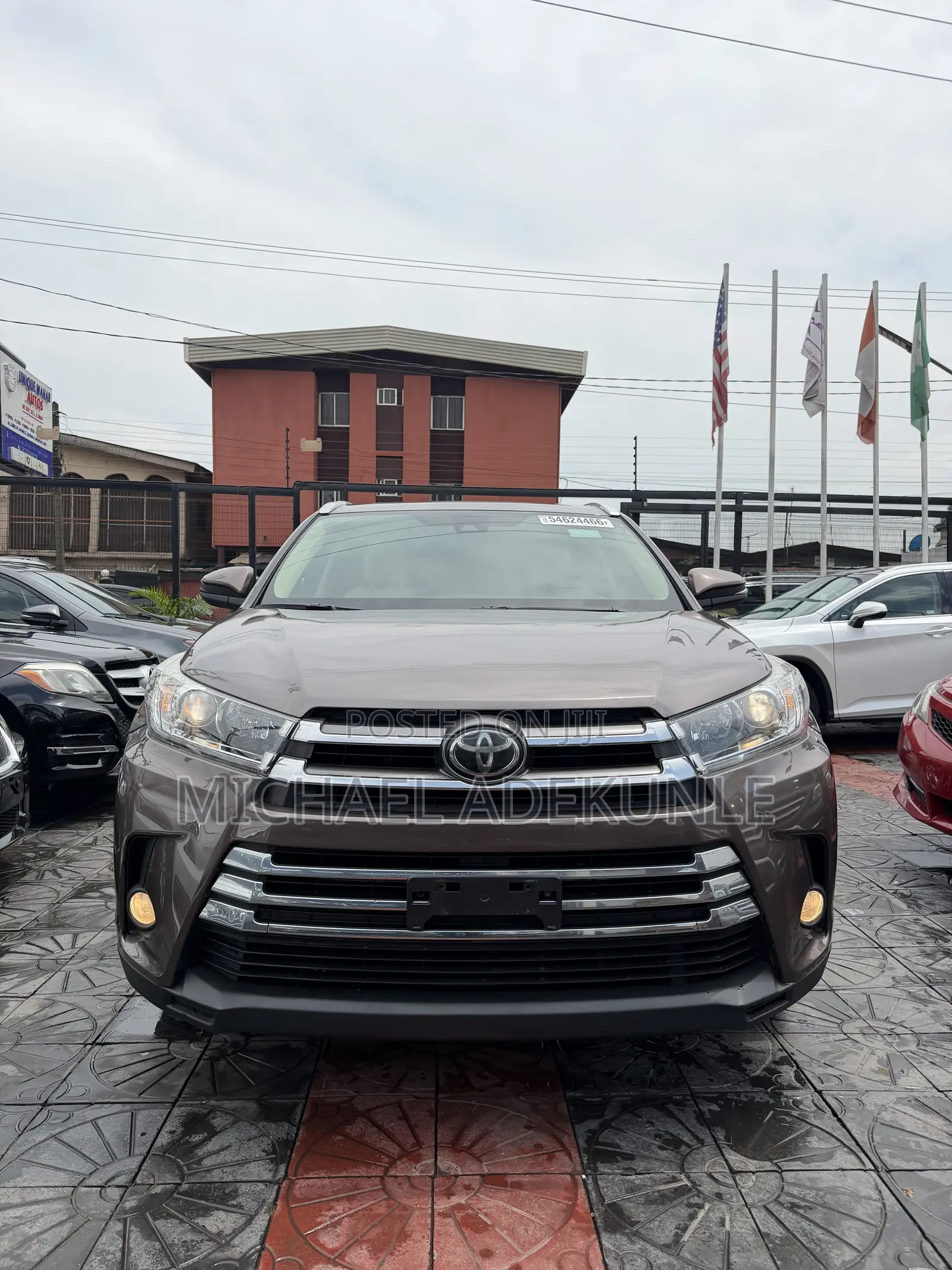 Toyota Highlander XLE 4x4 V6 (3.5L 6cyl 8A) 2017 Gray
