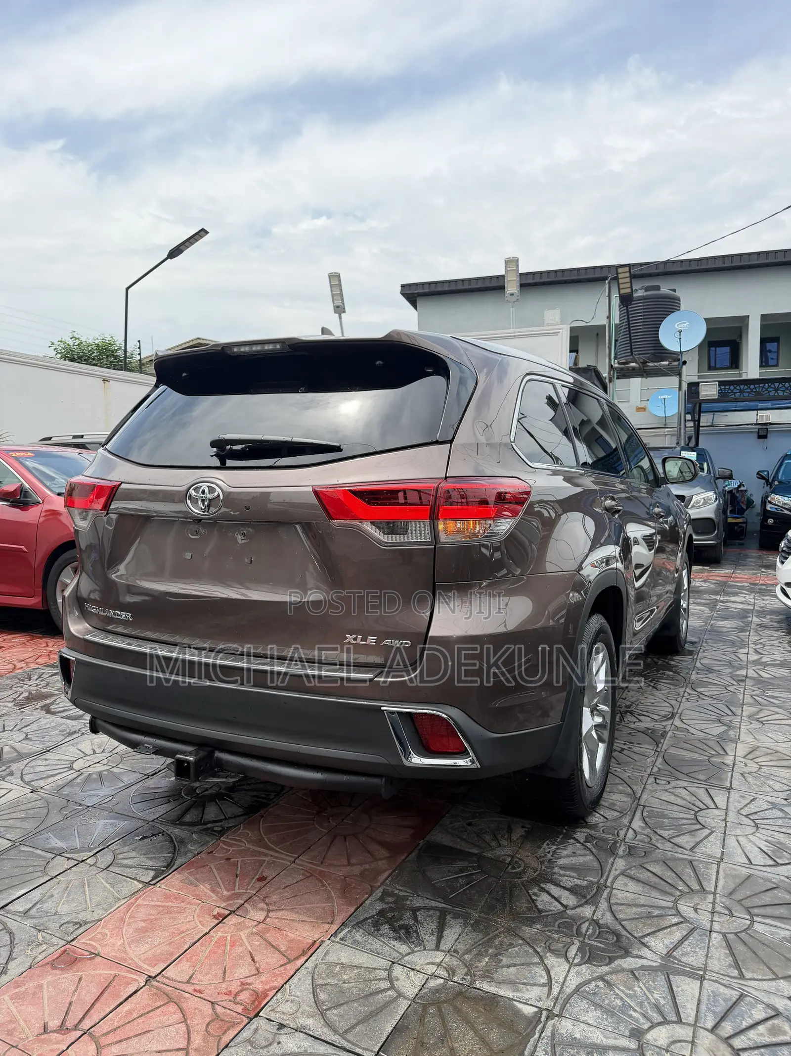 Toyota Highlander XLE 4x4 V6 (3.5L 6cyl 8A) 2017 Gray
