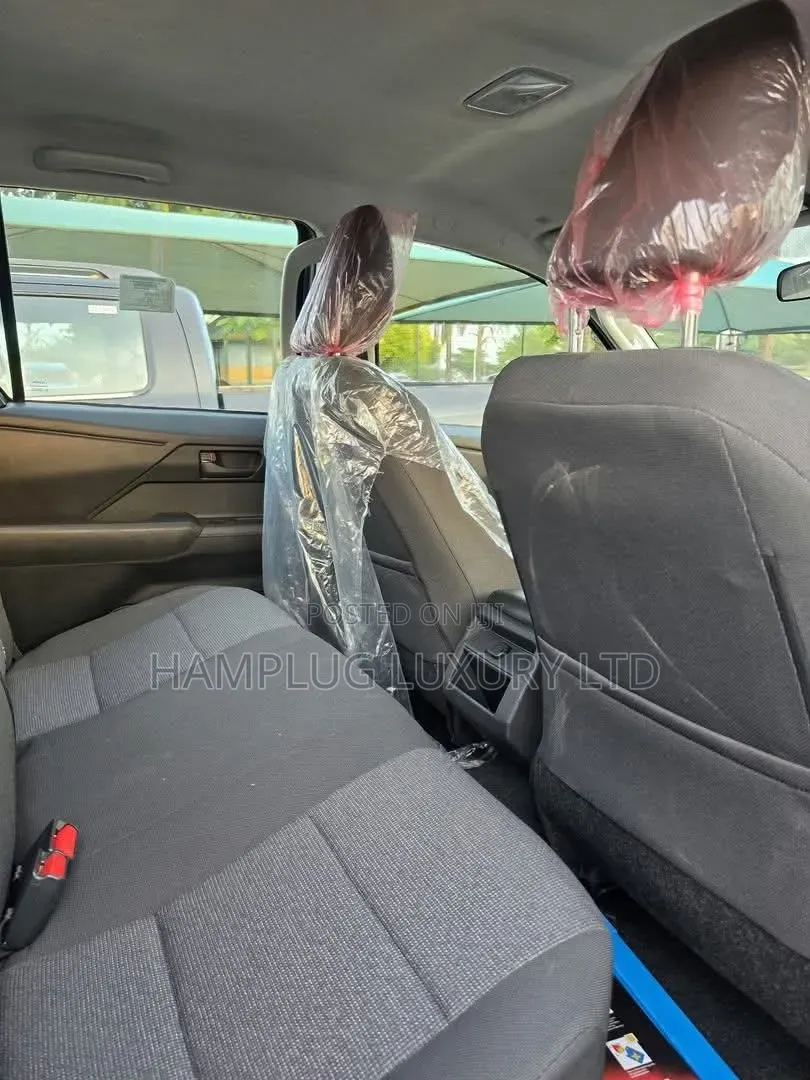 New Toyota Hilux 2026 Gray