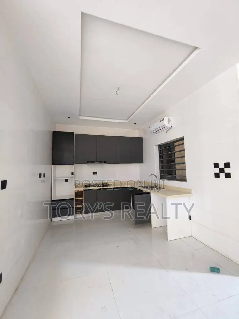 3bdrm Apartment in Lekki Phase 1 for rent