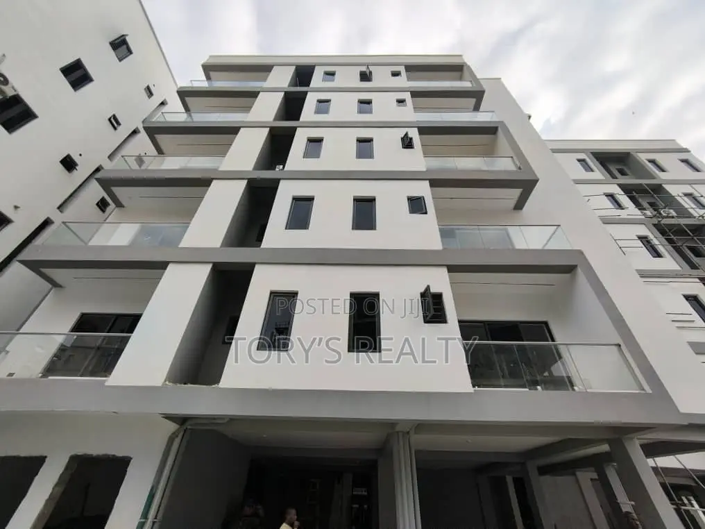 3bdrm Apartment in Lekki Phase 1 for rent
