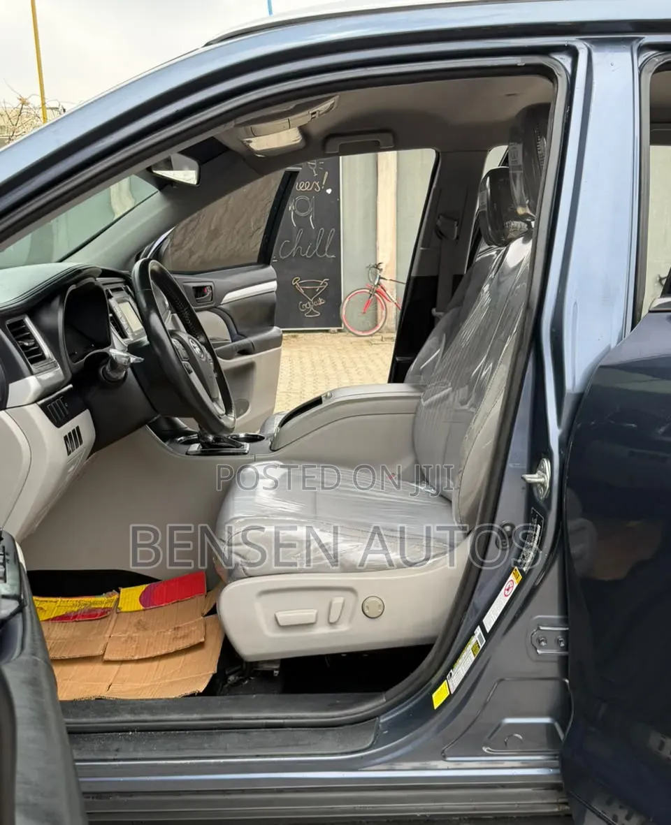 Toyota Highlander LE Plus 4x4 V6 (3.5L 6cyl 8A) 2017 Blue