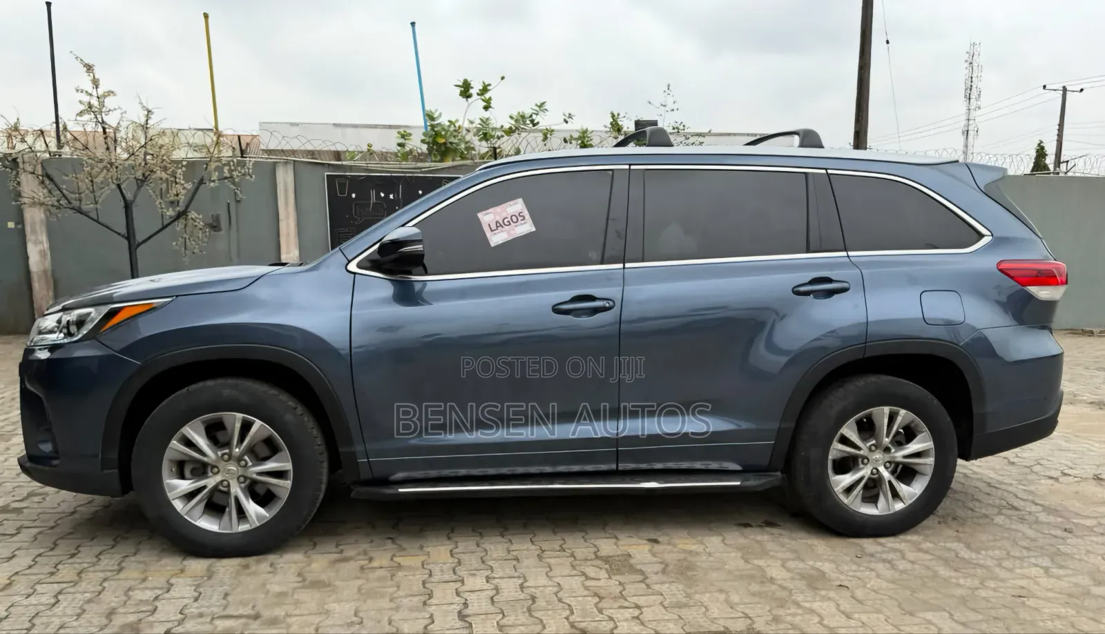 Toyota Highlander LE Plus 4x4 V6 (3.5L 6cyl 8A) 2017 Blue