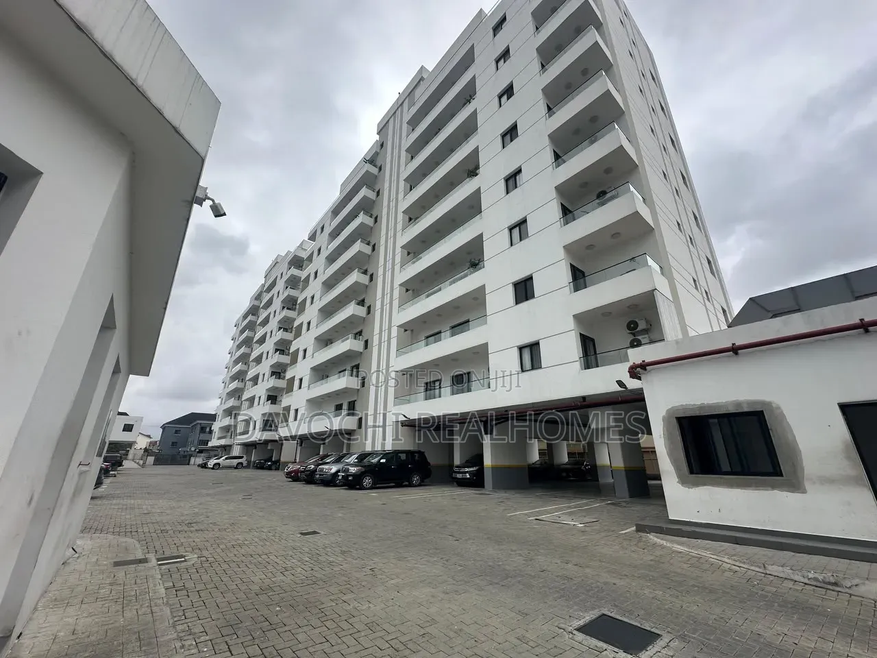 4bdrm Apartment in Banana Island for rent