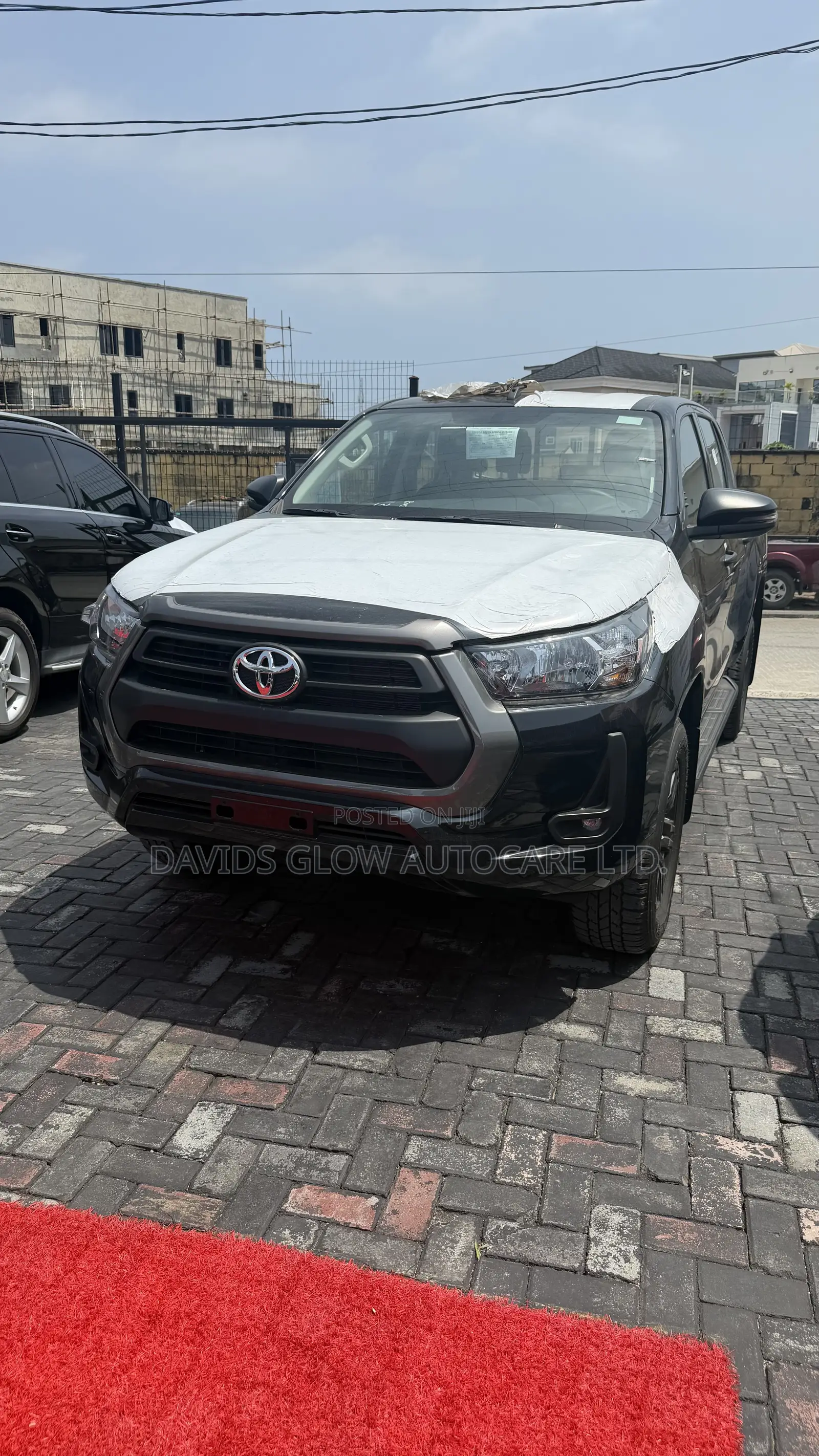 New Toyota Hilux SR5+ 2026 Black