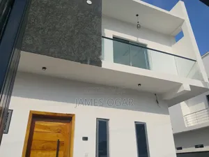 4bdrm Duplex in Chevron Drive for sale