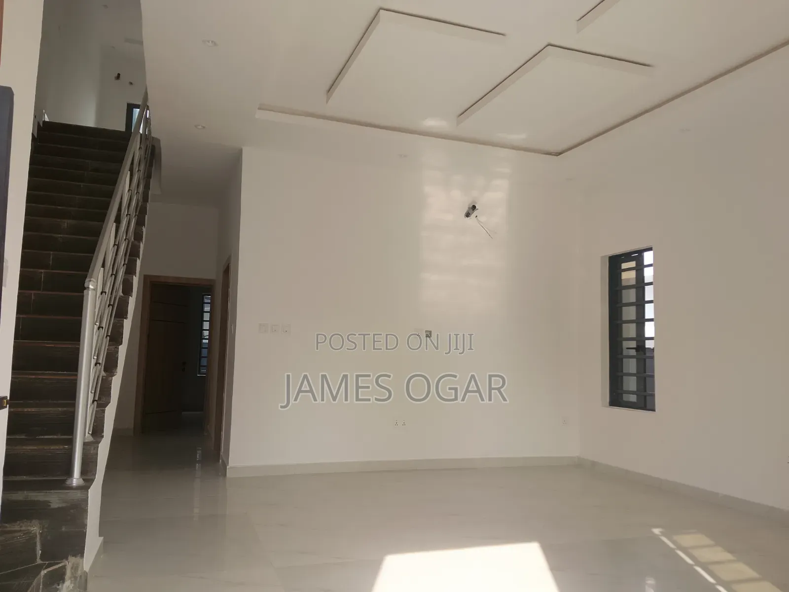 4bdrm Duplex in Chevron Drive for sale