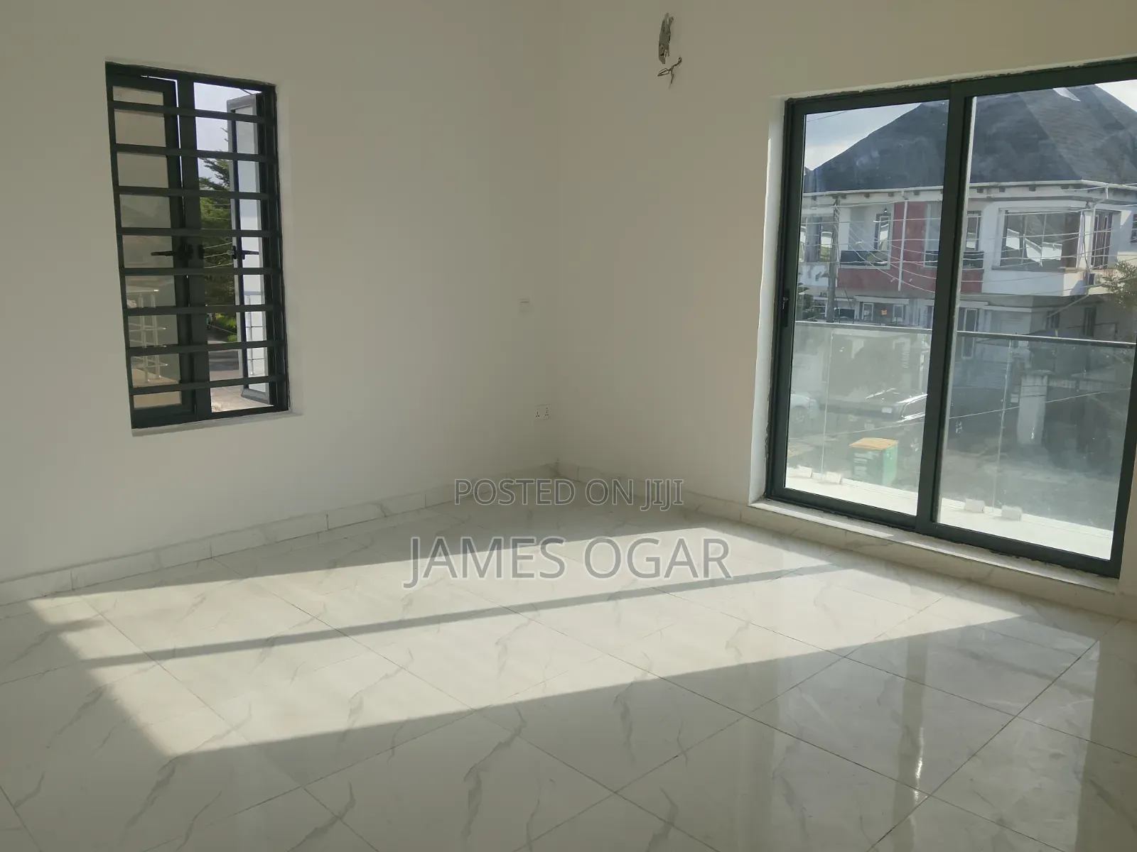 4bdrm Duplex in Chevron Drive for sale
