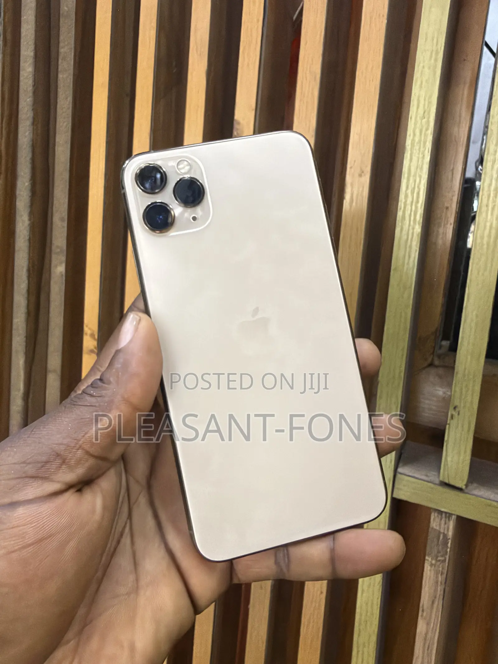 Apple iPhone 11 Pro Max 64 GB Gold