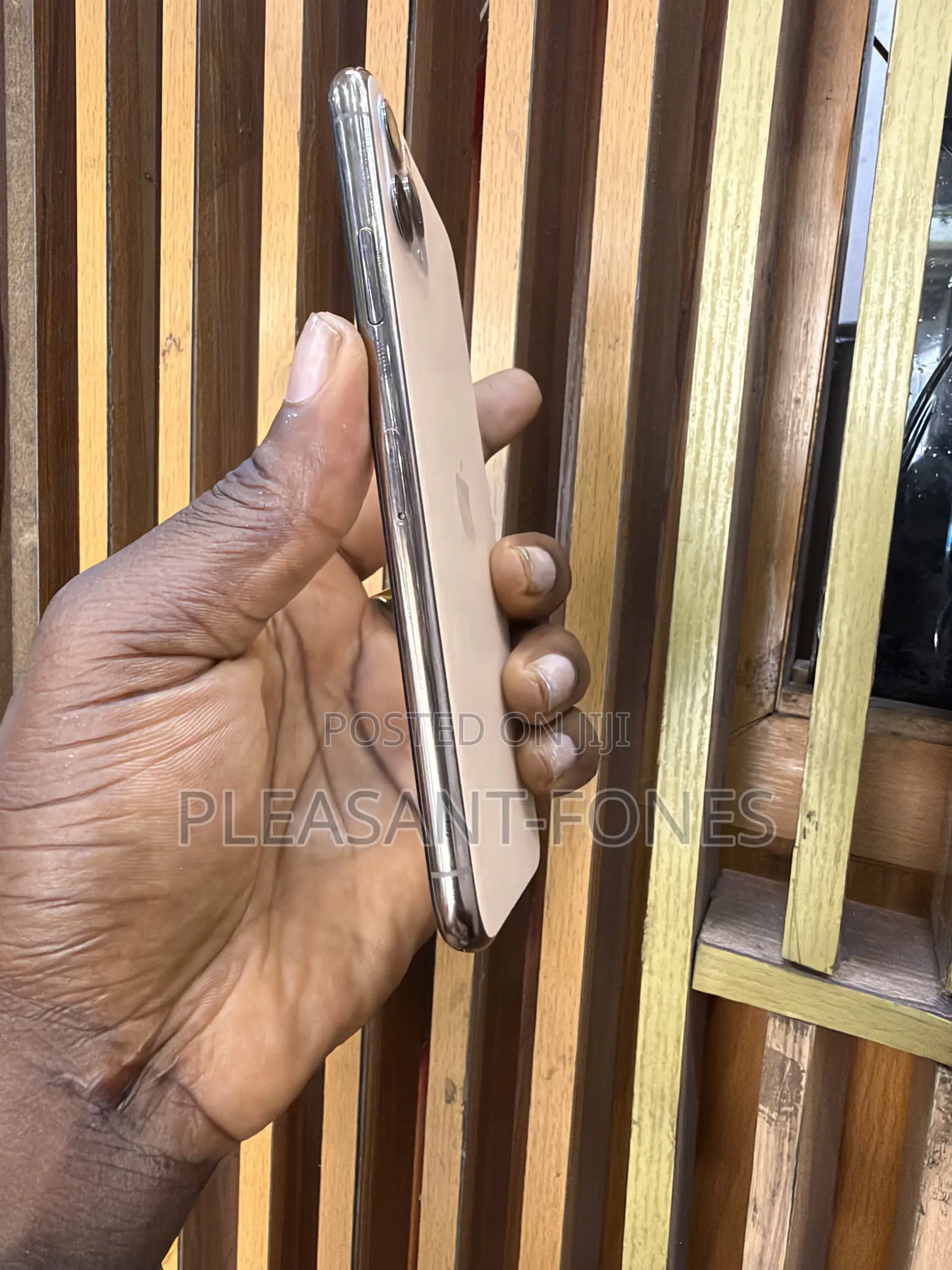 Apple iPhone 11 Pro Max 64 GB Gold