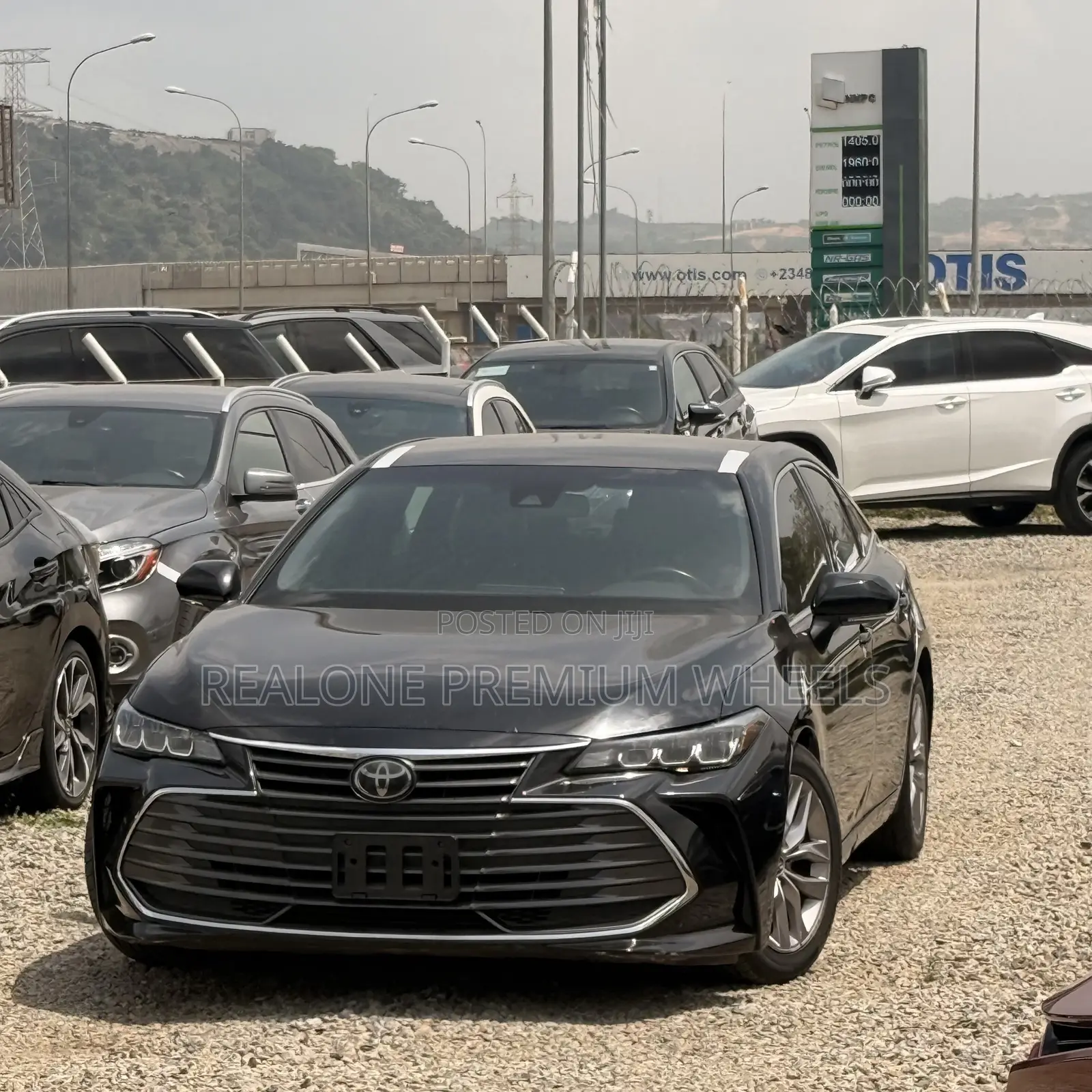 Toyota Avalon XLE 2020 Black